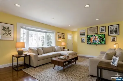 9 Sioux Avenue Oakland NJ 07436