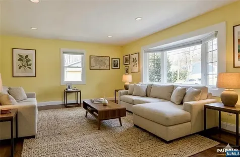 9 Sioux Avenue Oakland NJ 07436