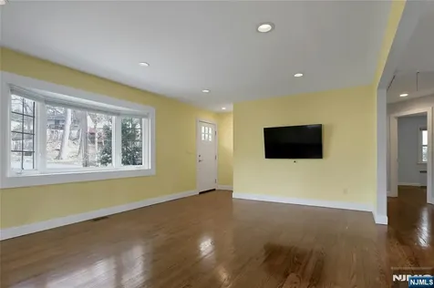 9 Sioux Avenue Oakland NJ 07436
