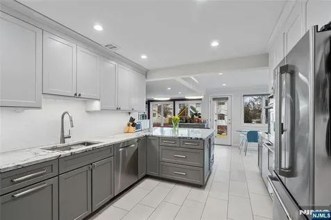 792 Washburn Street Teaneck NJ 07666