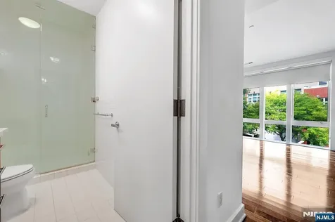 22 Vela Way Edgewater NJ 07020