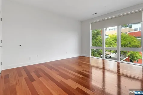 22 Vela Way Edgewater NJ 07020