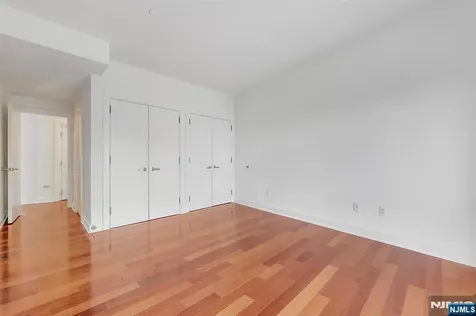22 Vela Way Edgewater NJ 07020