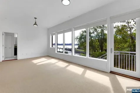 22 Vela Way Edgewater NJ 07020