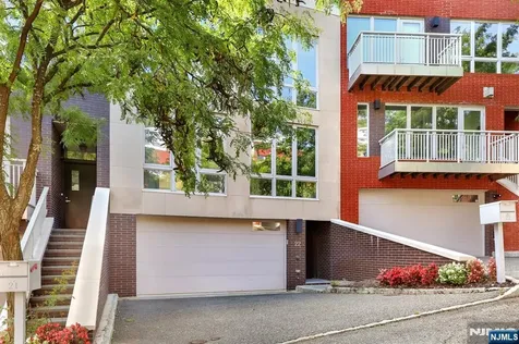 22 Vela Way Edgewater NJ 07020