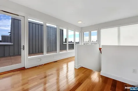 22 Vela Way Edgewater NJ 07020