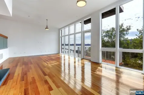 22 Vela Way Edgewater NJ 07020