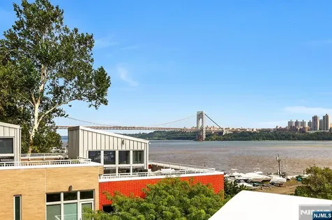 22 Vela Way Edgewater NJ 07020
