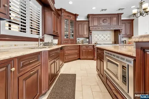 46 Partridge Hill Upper Saddle River NJ 07458