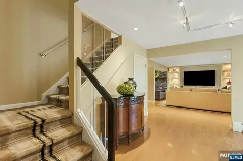 100 Dyer Court Norwood NJ 07648