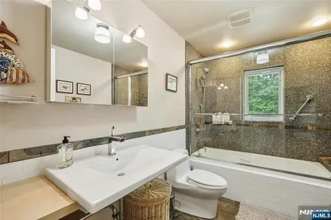 100 Dyer Court Norwood NJ 07648