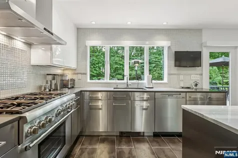100 Dyer Court Norwood NJ 07648