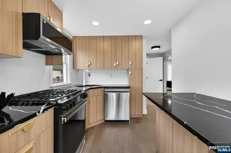 21 Lombardy Place Maplewood NJ 07040