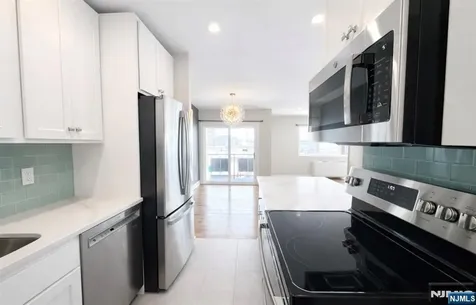 1111 River Edgewater NJ 07020