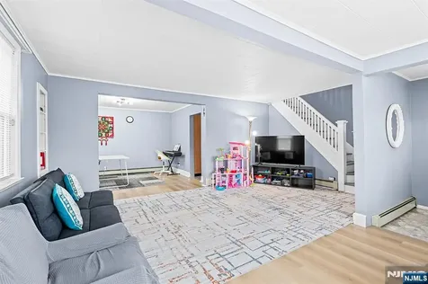 4 Banta Place Bergenfield NJ 07621