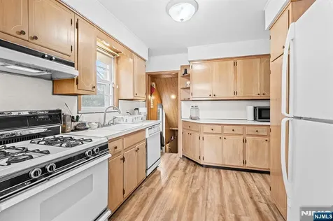 4 Banta Place Bergenfield NJ 07621