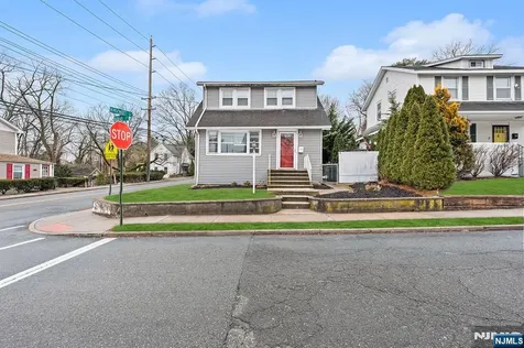4 Banta Place Bergenfield NJ 07621