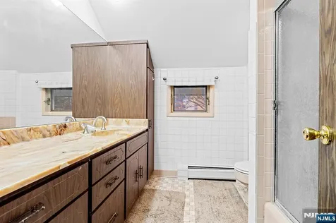 4 Banta Place Bergenfield NJ 07621