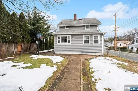 4 Banta Place Bergenfield NJ 07621