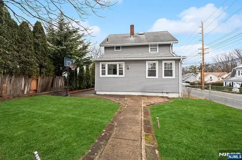 4 Banta Place Bergenfield NJ 07621