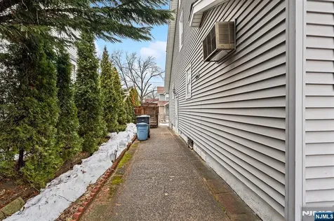 4 Banta Place Bergenfield NJ 07621
