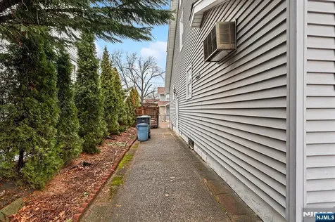 4 Banta Place Bergenfield NJ 07621