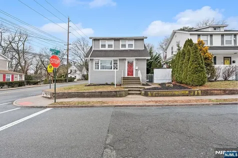 4 Banta Place Bergenfield NJ 07621