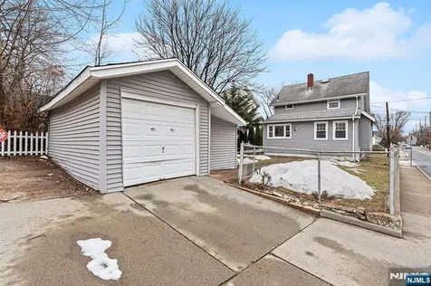 4 Banta Place Bergenfield NJ 07621
