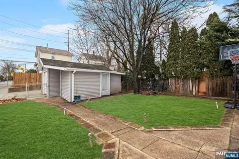 4 Banta Place Bergenfield NJ 07621
