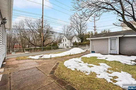 4 Banta Place Bergenfield NJ 07621