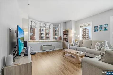 5114 City Place Edgewater NJ 07020