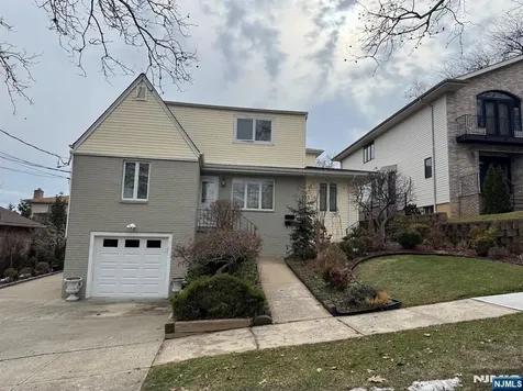 800 De Lalla Terrace Ridgefield NJ 07657