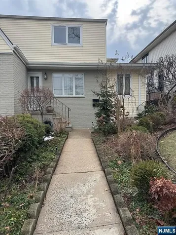 800 De Lalla Terrace Ridgefield NJ 07657