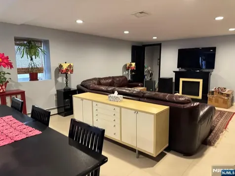 800 De Lalla Terrace Ridgefield NJ 07657