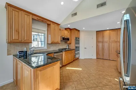 460 New Bridge Road Bergenfield NJ 07621