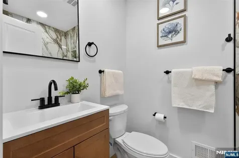 687 18th Avenue Irvington NJ 07111