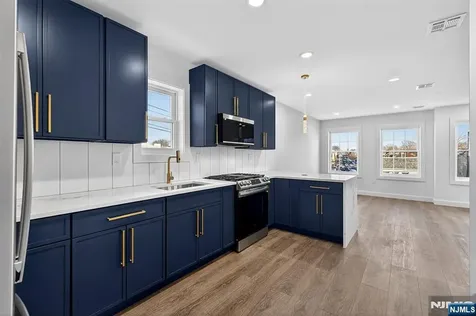 687 18th Avenue Irvington NJ 07111