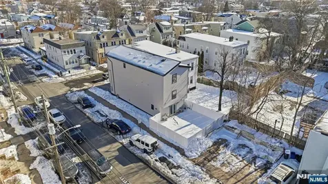 687 18th Avenue Irvington NJ 07111