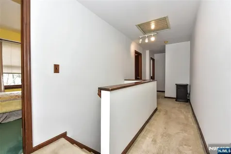 16 Wilson Terrace Waldwick NJ 07463