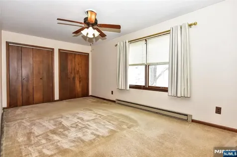 16 Wilson Terrace Waldwick NJ 07463