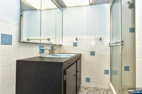 16 Wilson Terrace Waldwick NJ 07463