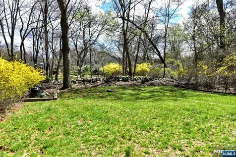 16 Wilson Terrace Waldwick NJ 07463
