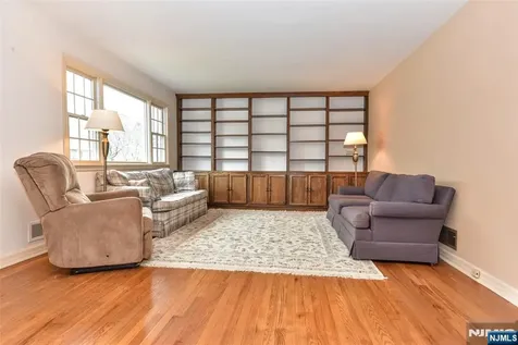 16 Wilson Terrace Waldwick NJ 07463