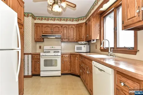 16 Wilson Terrace Waldwick NJ 07463