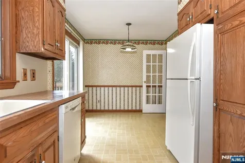 16 Wilson Terrace Waldwick NJ 07463