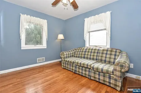 16 Wilson Terrace Waldwick NJ 07463