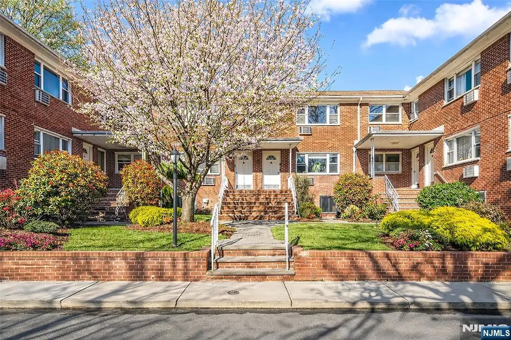201 Oakdene Place Cliffside Park NJ 07010