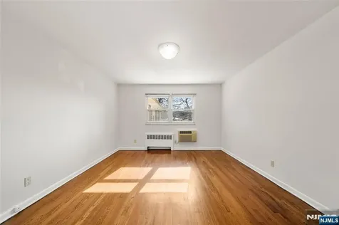 201 Oakdene Place Cliffside Park NJ 07010