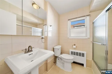 201 Oakdene Place Cliffside Park NJ 07010