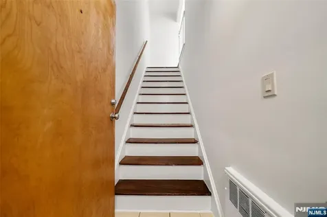 201 Oakdene Place Cliffside Park NJ 07010